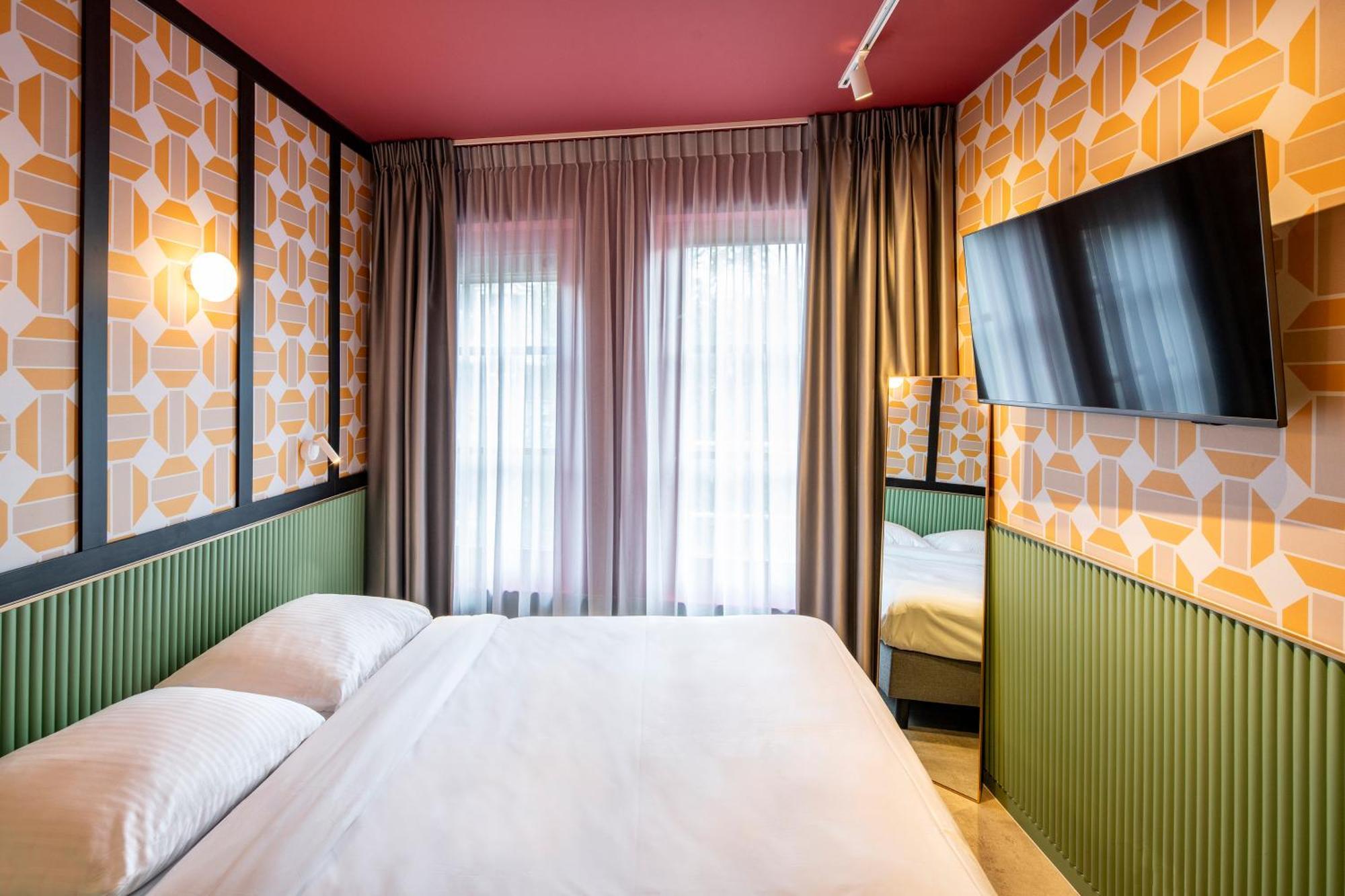 Budget Hotel Tourist Inn Амстердам Екстериор снимка